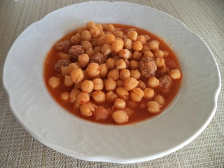 Köfteli Nohut Yemeği Tarifi ve Malzemeleri